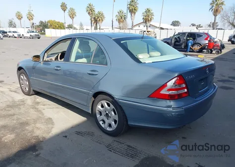 2005 Mercedes-Benz C 320 Luxury/Sport z USA, uszkodzony, nr VIN WDBRF64J05F569705